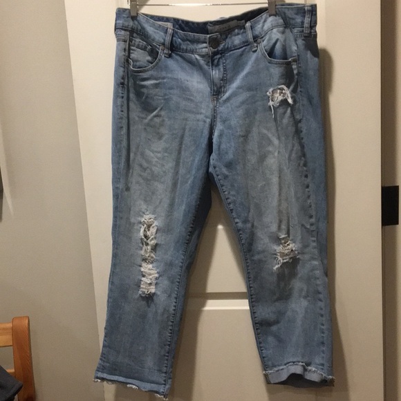 torrid Denim - Torrid women Distressed BOYFRIEND cropped STRAIGHT JEANS raw hem Size 18